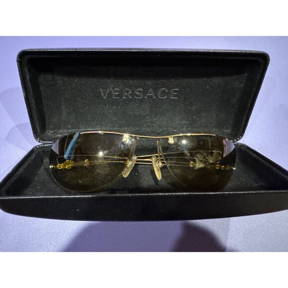 Gianni Versace Ladies Vintage Sunglasses w/Case Mod 634 Col 351 main image 5